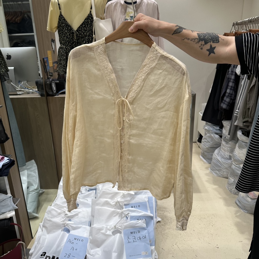 MELO東大門實拍韓國女裝新品職業休閑襯衫蕾絲衫蕾絲絲帶MELO襯衫/蕾絲衫圖色1