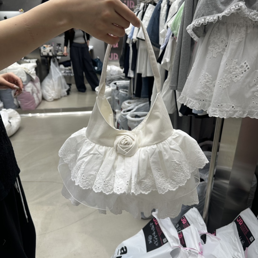 JUDYQUE韓國直郵女裝新款推薦熱賣26春夏手拿包腋下包蕾絲JUDYQUE手拿包/腋下包圖色1