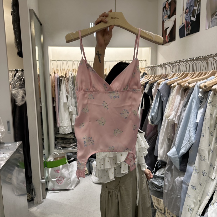 BERTHA韓國直郵女裝新品人氣職業推薦熱賣吊帶背心花朵緞BERTHA吊帶/背心圖色1