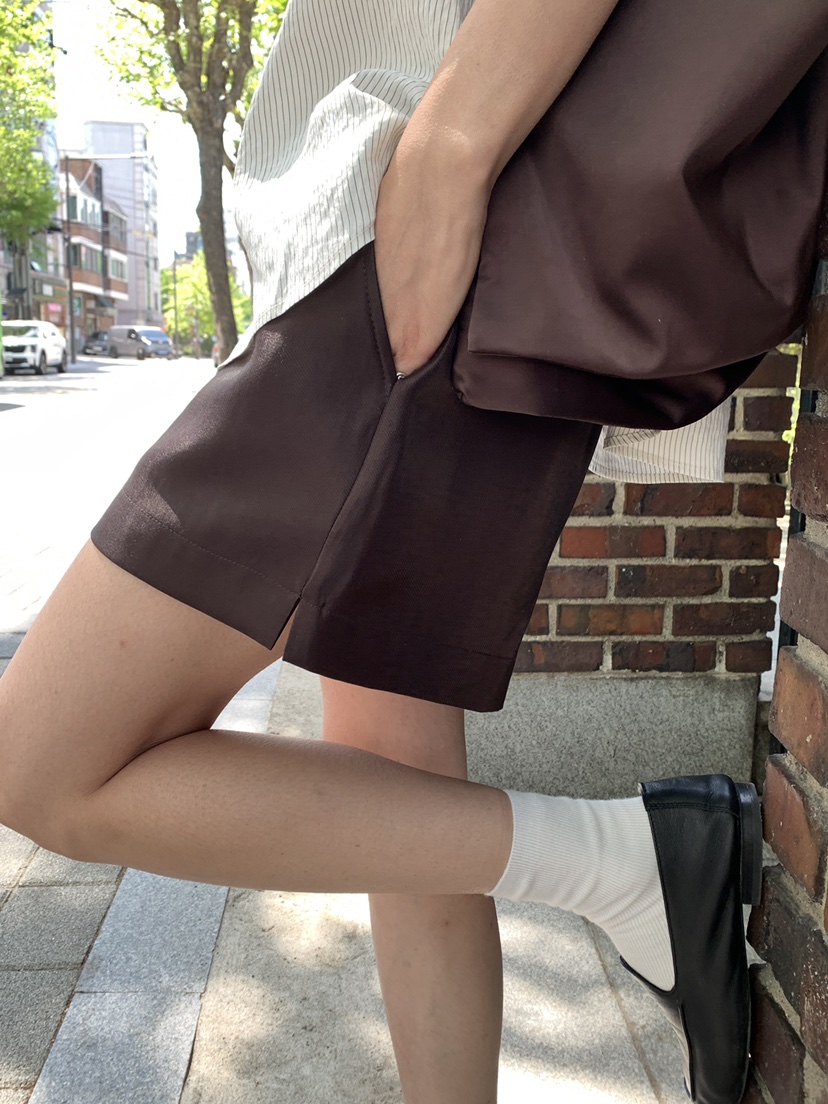 B_GARDER韓國直郵女裝新款熱賣休閑職業26春夏26夏季短褲緞面B.GARDER短褲