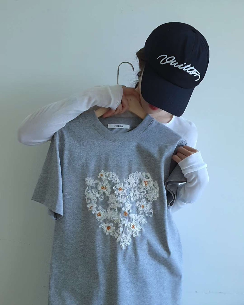 GENTLE B/LOVENTINA韓國直郵女士新品時尚T恤不含內搭刺繡花朵GENTLE B/LOVENTINAT恤