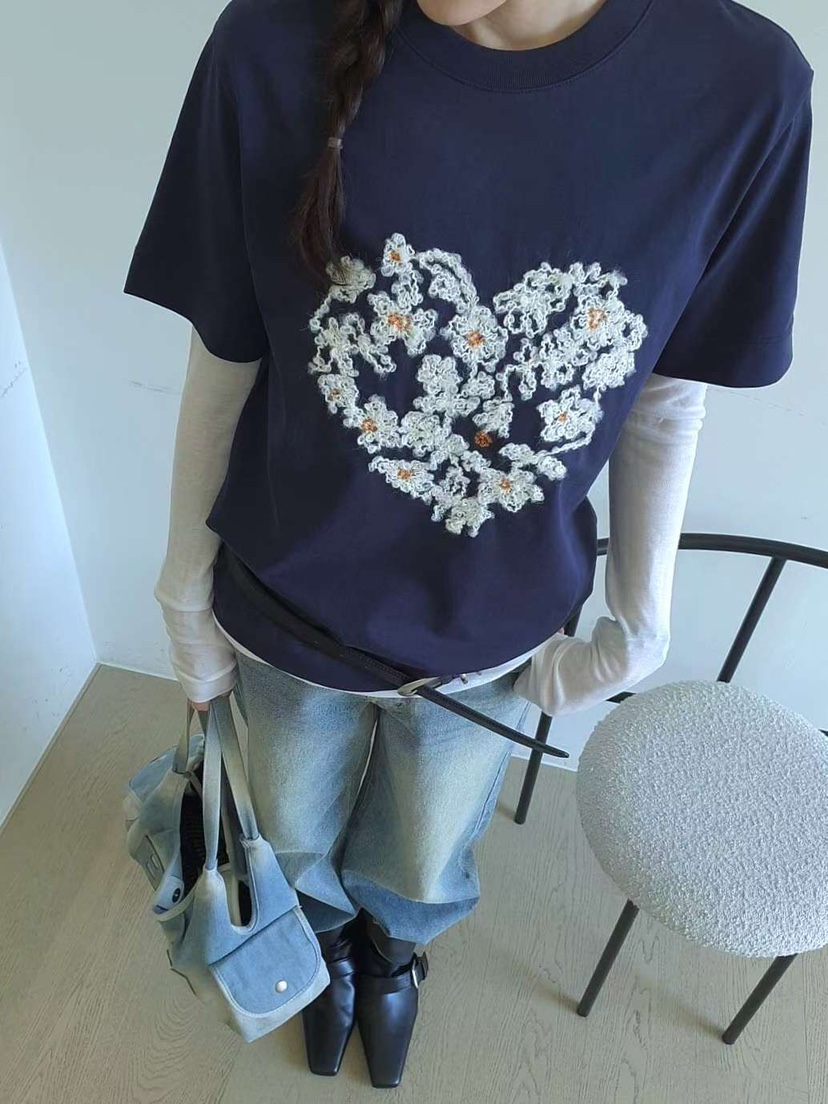 GENTLE B/LOVENTINA韓國直郵女士新品時尚T恤不含內搭刺繡花朵GENTLE B/LOVENTINAT恤
