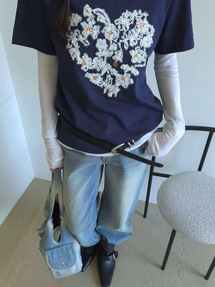 GENTLE B/LOVENTINA韓國直郵女士新品時尚T恤不含內搭刺繡花朵GENTLE B/LOVENTINAT恤