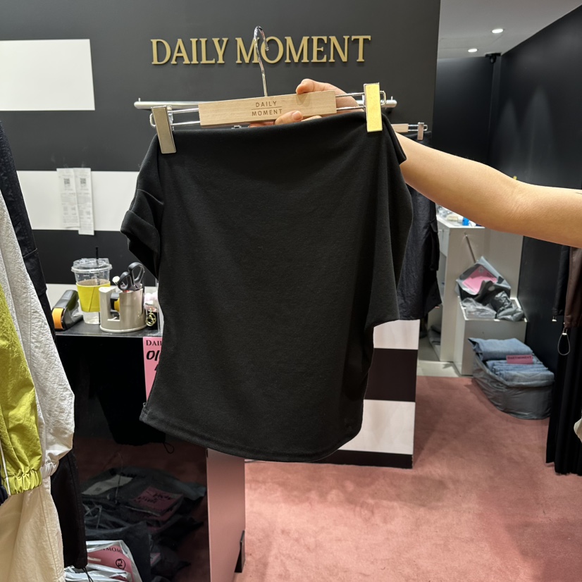 DAILY MOMENT韓國東大門直郵女士新品人氣熱賣26春夏T恤露肩DAILY MOMENTT恤圖色3