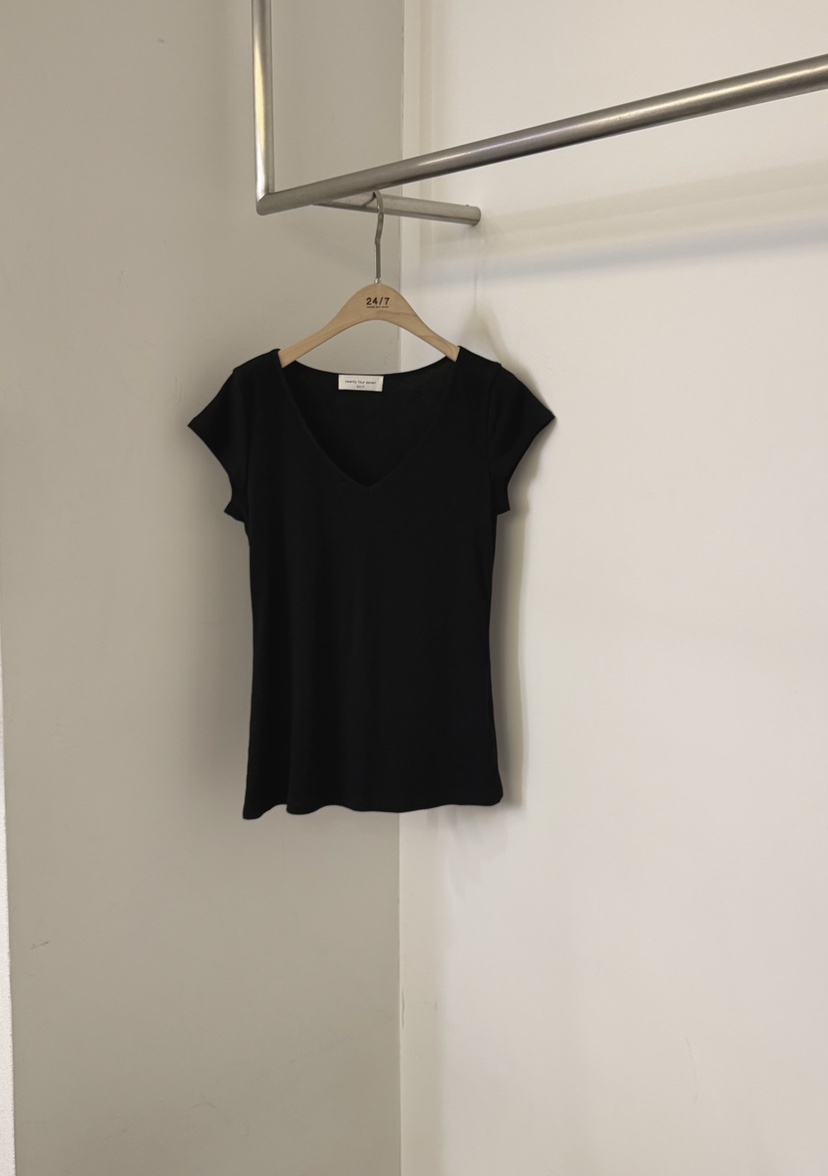 TWENTY FOUR SEVEN24-7韓國東大門直郵女裝新品26夏季T恤V領深VTEWNTY FOUR SEVEN24-7T恤圖色3黑色