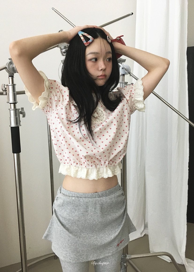 BY CHAPTER東大門實拍韓國女士新款人氣襯衫蕾絲衫花朵蕾絲BY Chapter襯衫/蕾絲衫