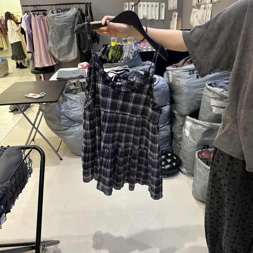 CREDITO韓國直郵女裝新品26春夏26夏季時尚連衣裙不含內搭CREDITO連衣裙