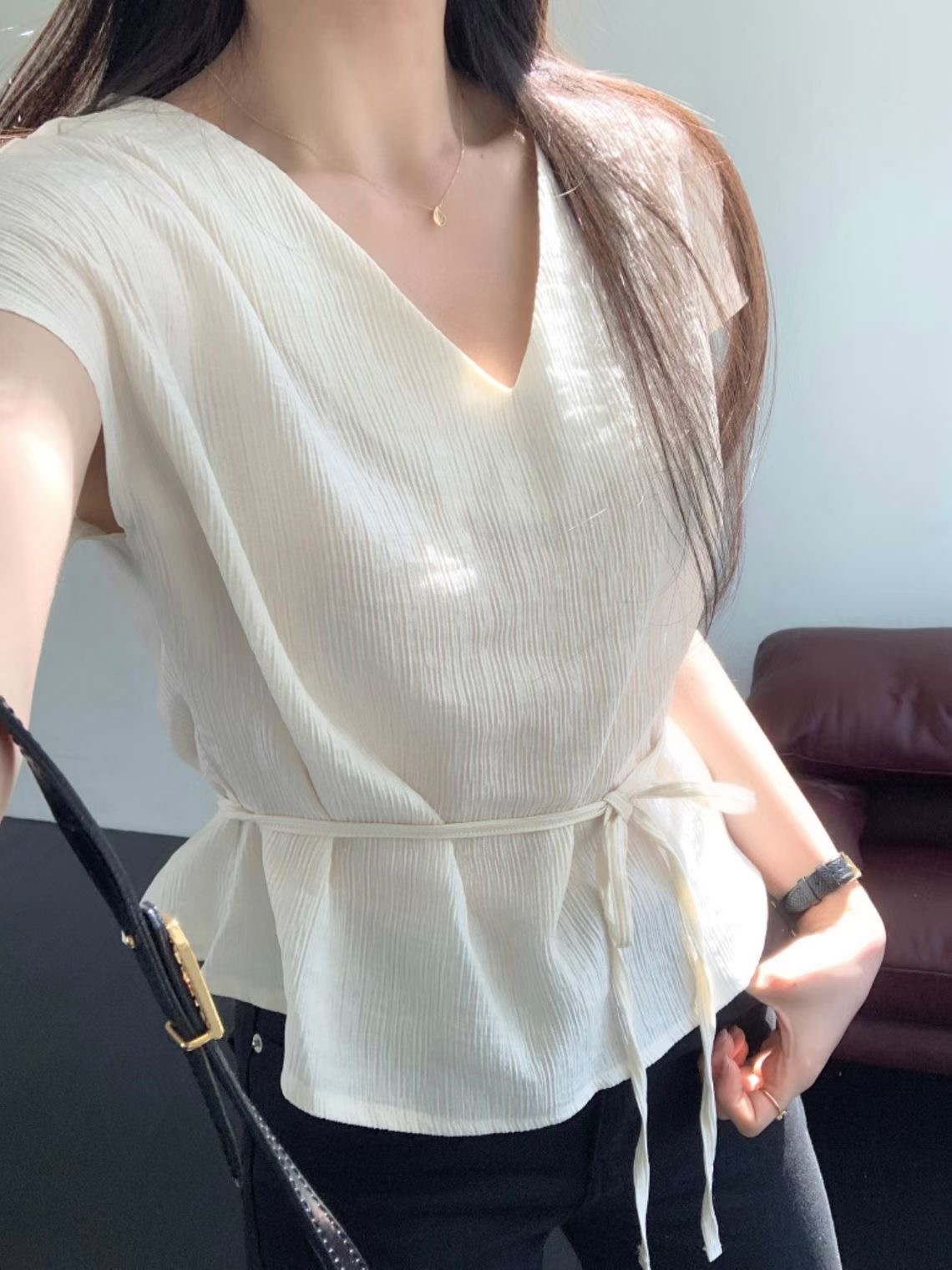 HERME東大門實拍韓國女裝新款26春夏26夏季襯衫蕾絲衫V領HERME襯衫/蕾絲衫圖色1