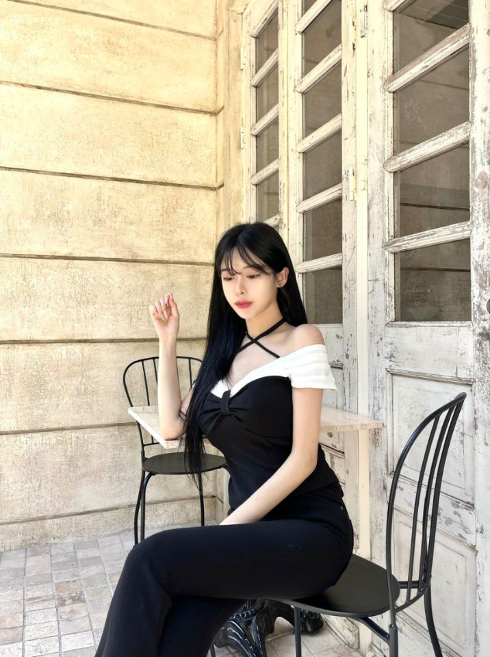 HIGH HEELS韓國直郵女士新款26春夏時尚人氣襯衫蕾絲衫絲帶HIGH HEELS襯衫/蕾絲衫