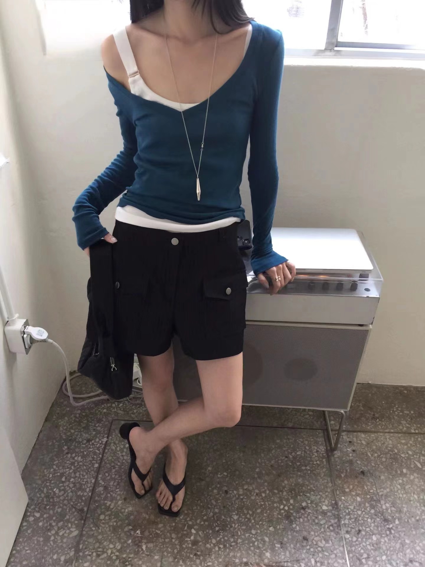 NWEOL韓國直郵女裝新品休閑熱賣職業人氣長袖T恤不含內搭深VNWEOL長袖T恤