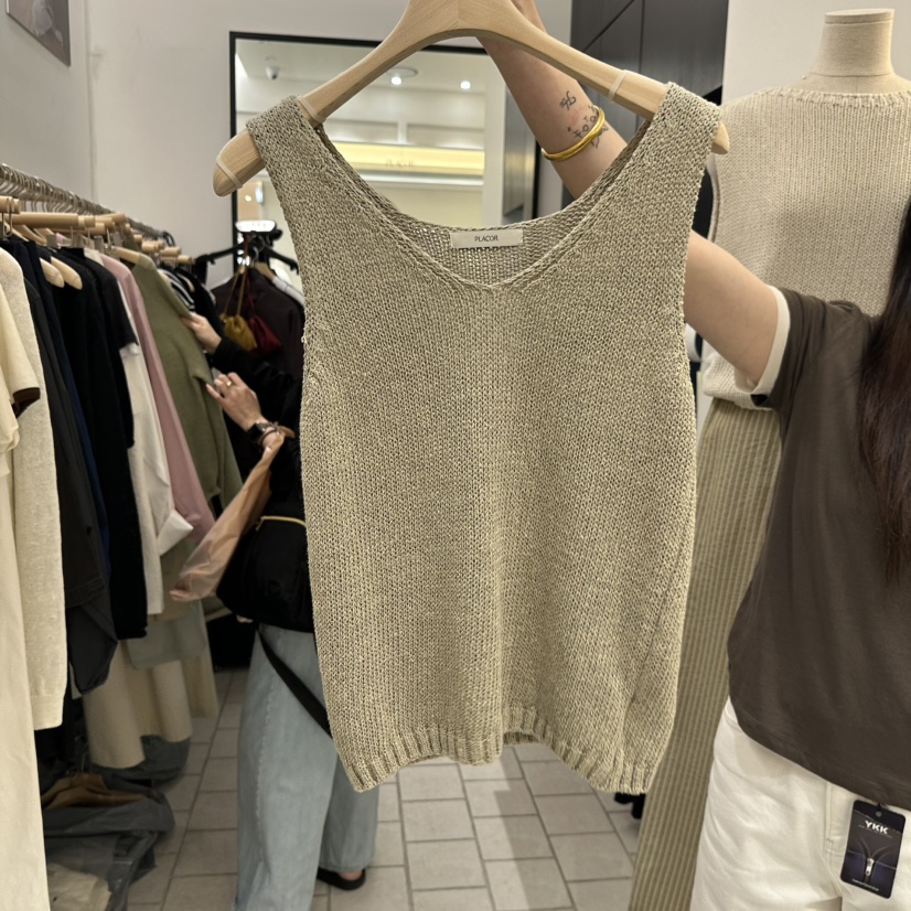 REGULARLY/PLACOR韓國東大門直郵女裝新款26夏季吊帶背心V領REGULARLY/PLACOR吊帶/背心圖色1