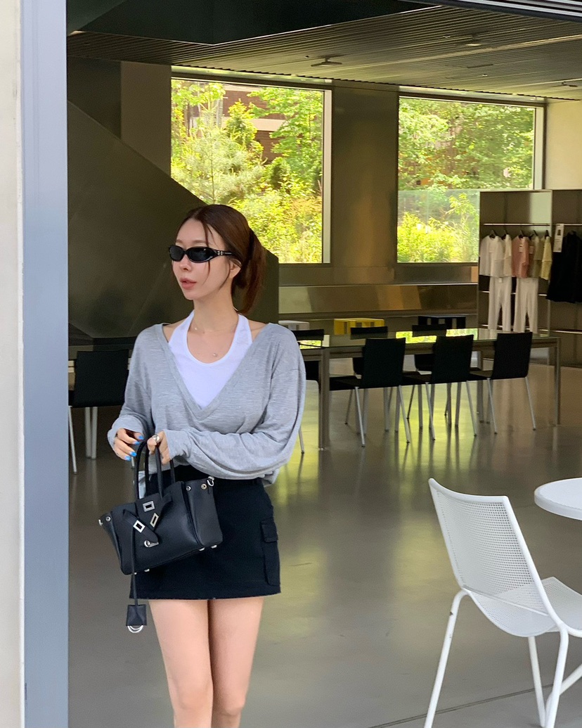 REVE CITE-L韓國直郵女裝新品推薦職業長袖T恤V領深V撞色REVE CITE-L長袖T恤