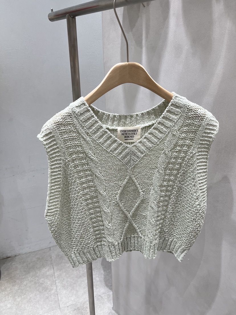 EVERCOMMERCE METICULOUSLY DESIGNED韓國直郵實拍女裝新品休閑吊帶背心絨EVERCOMMERCE METICULOUSLY DESIGNED吊帶/背心圖色1