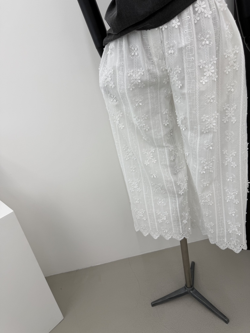 RED-A東大門實拍韓國女士新款時尚推薦26夏季休閑褲蕾絲花RED-A休閑褲