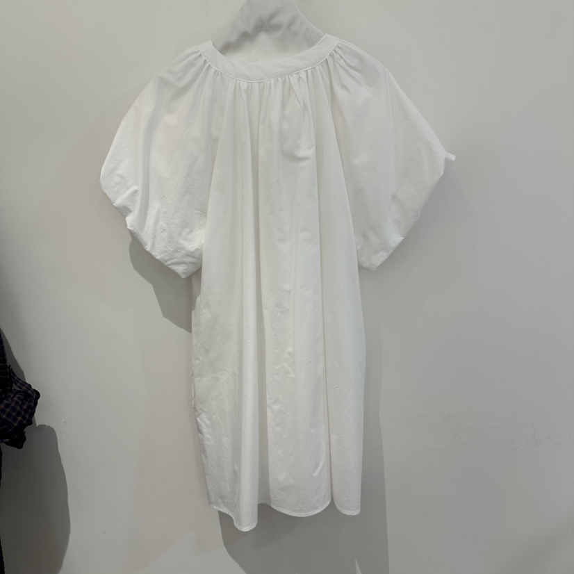 OVERTAKE韓國直郵實拍女裝新品26夏季職業連衣裙泡泡袖V領OVERTAKE連衣裙