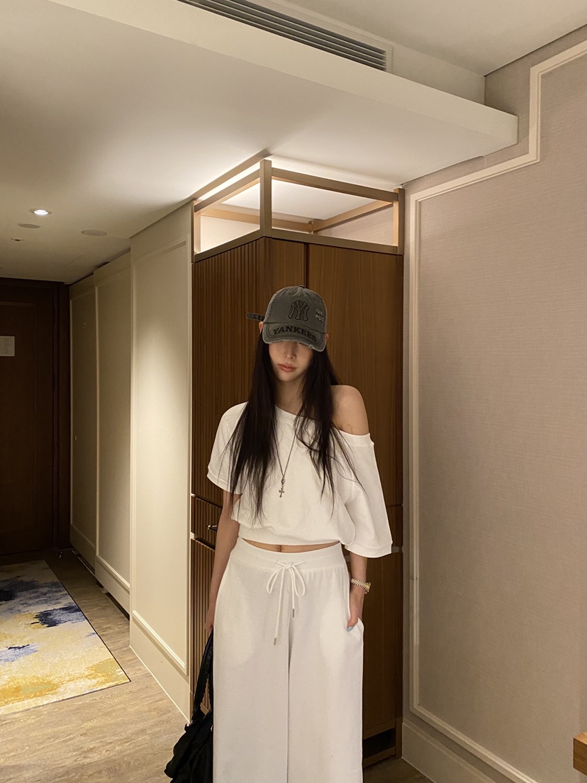 FOUREIGHT韓國東大門直郵女士新品時尚26春夏推薦職業衛衣FOUR EIGHT衛衣