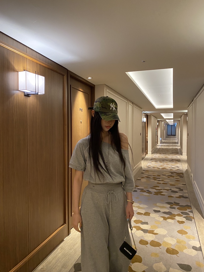 FOUREIGHT韓國東大門直郵女士新品時尚26春夏推薦職業衛衣FOUR EIGHT衛衣