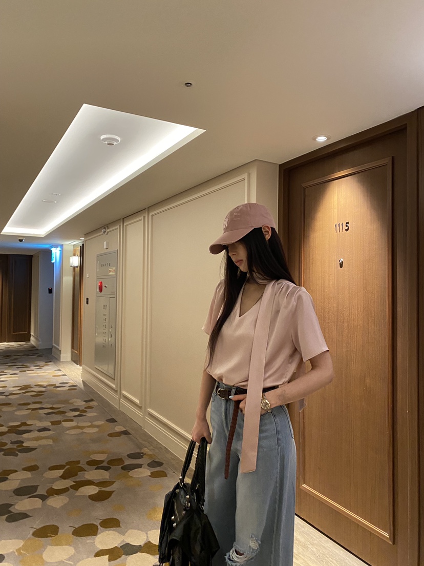FOUREIGHT韓國東大門直郵女裝新款休閑熱賣推薦襯衫蕾絲衫FOUR EIGHT襯衫/蕾絲衫