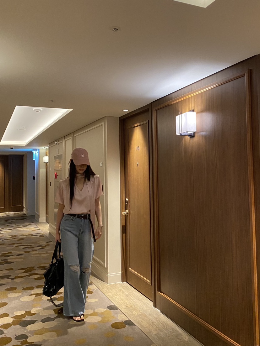 FOUREIGHT韓國東大門直郵女裝新款休閑熱賣推薦襯衫蕾絲衫FOUR EIGHT襯衫/蕾絲衫