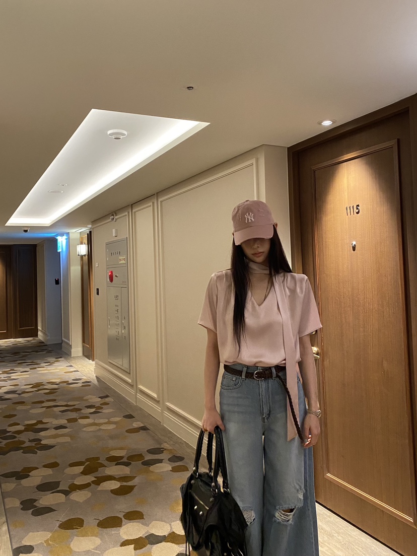 FOUREIGHT韓國東大門直郵女裝新款休閑熱賣推薦襯衫蕾絲衫FOUR EIGHT襯衫/蕾絲衫