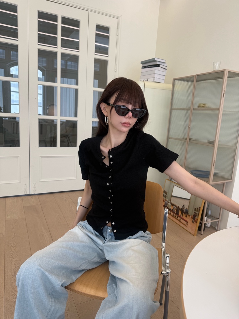 LUMIPLE韓國東大門直郵女裝新款熱賣26春夏人氣推薦T恤孔眼LUMIPLET恤
