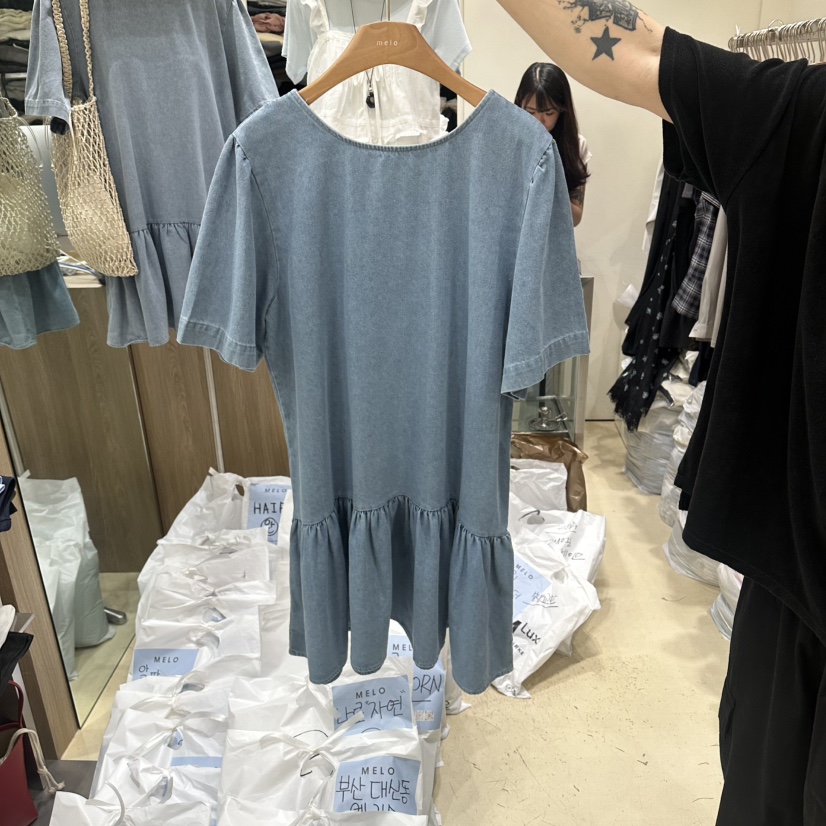 MELO東大門實拍韓國女裝新品時尚人氣職業推薦26春夏連衣裙緞MELO連衣裙