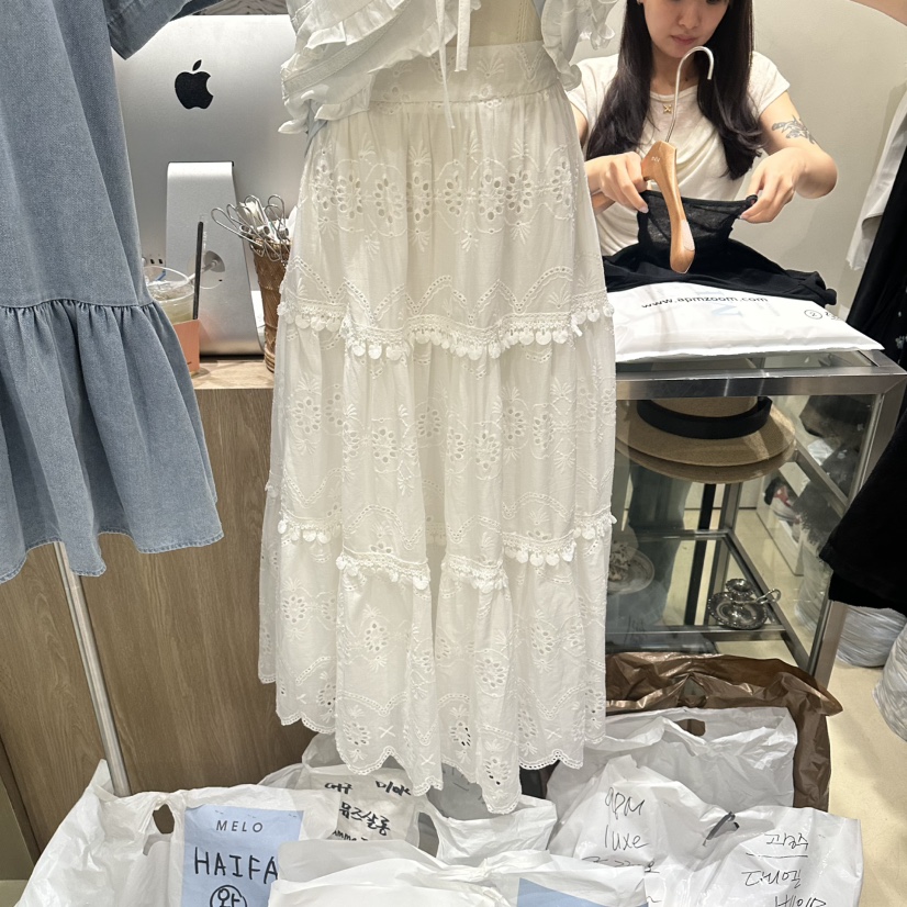 MELO韓國東大門直郵女裝新款人氣時尚熱賣休閑推薦長裙蕾絲MELO長裙圖色1