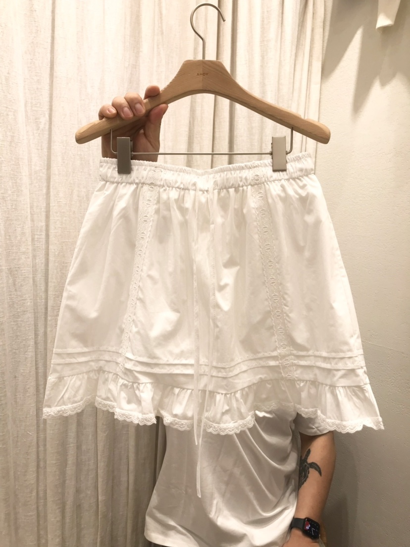 AHOY韓國東大門代購女士新品26春夏時尚熱賣短裙荷葉邊鏤空AHOY短裙圖色1