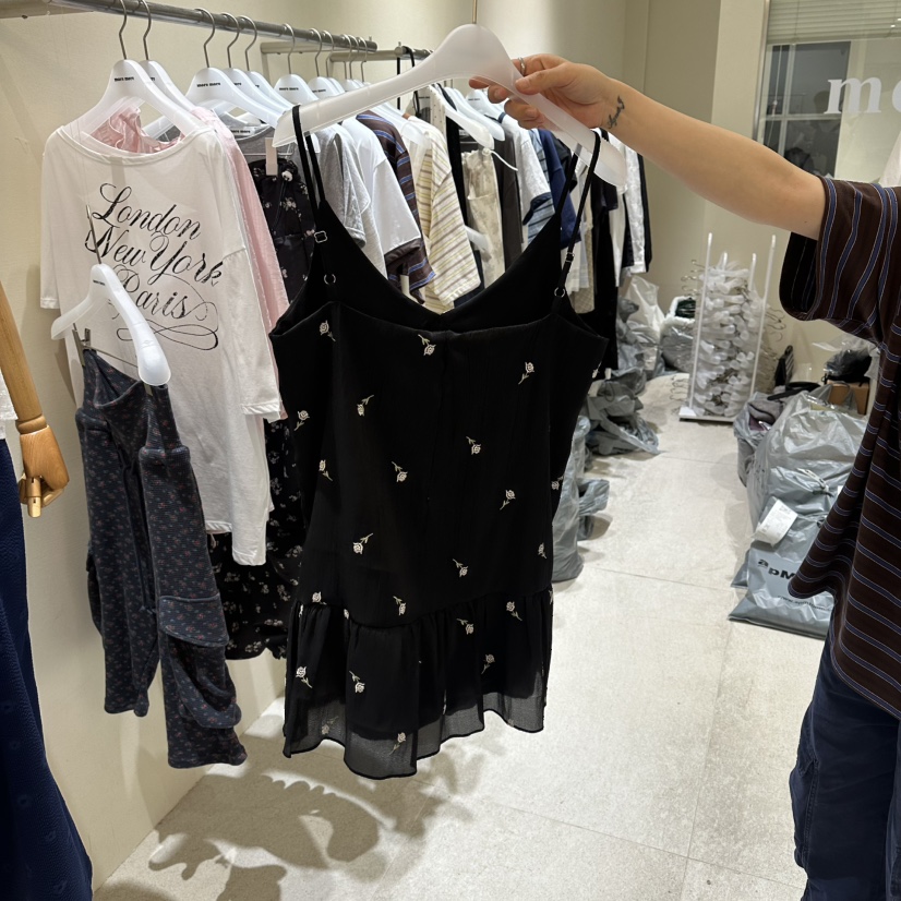 MOREMORE韓國直郵實拍女裝新款26夏季26春夏連衣裙刺繡絲綢more more連衣裙