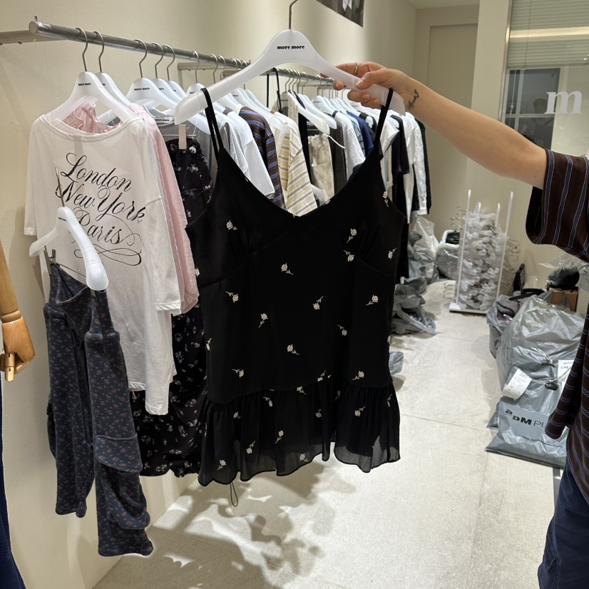 MOREMORE韓國直郵實拍女裝新款26夏季26春夏連衣裙刺繡絲綢more more連衣裙圖色2