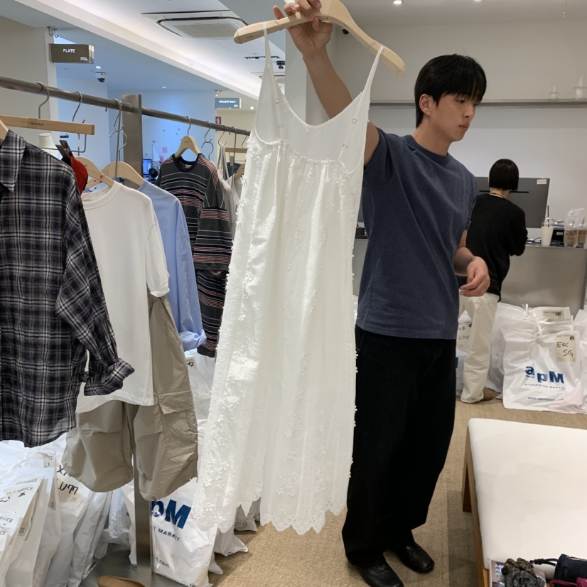 SELF SERVICE韓國直郵實拍女裝新款時尚熱賣26春夏連衣裙刺繡SELF SERVICE連衣裙