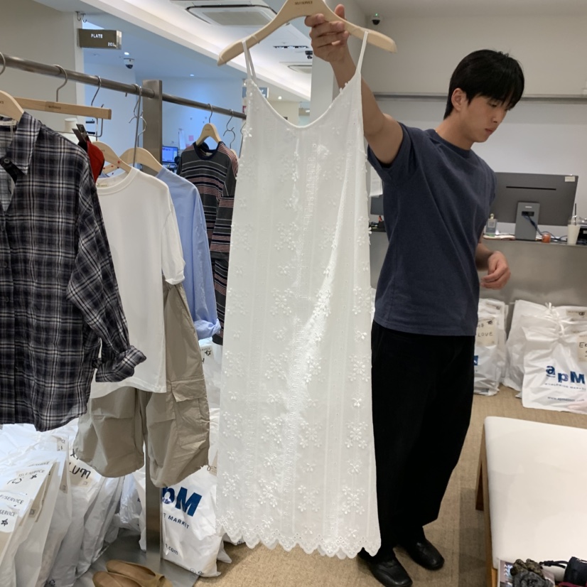 SELF SERVICE韓國直郵實拍女裝新款時尚熱賣26春夏連衣裙刺繡SELF SERVICE連衣裙圖色1