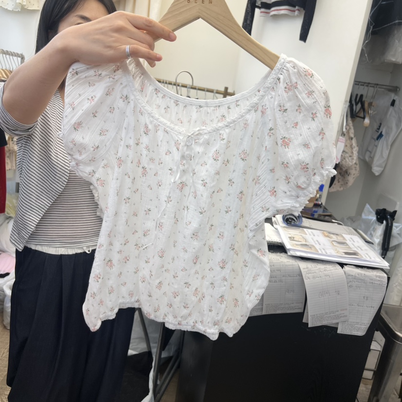 BEEN-A韓國直郵女裝新品人氣26夏季時尚推薦26春夏T恤U領花朵BEEN-AT恤圖色2