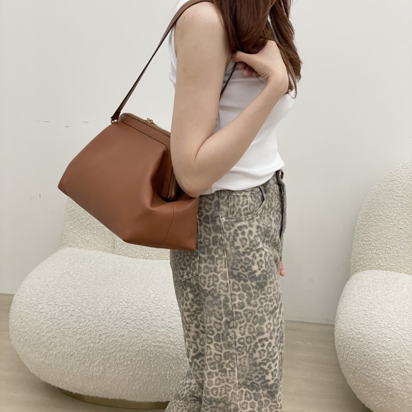 J PLACE韓國代購女裝新品熱賣26夏季人氣單肩斜跨包柔軟J PLACE單肩/斜跨包