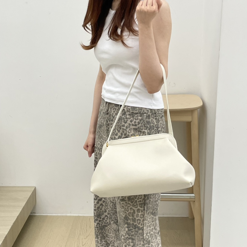 J PLACE韓國代購女裝新品熱賣26夏季人氣單肩斜跨包柔軟J PLACE單肩/斜跨包