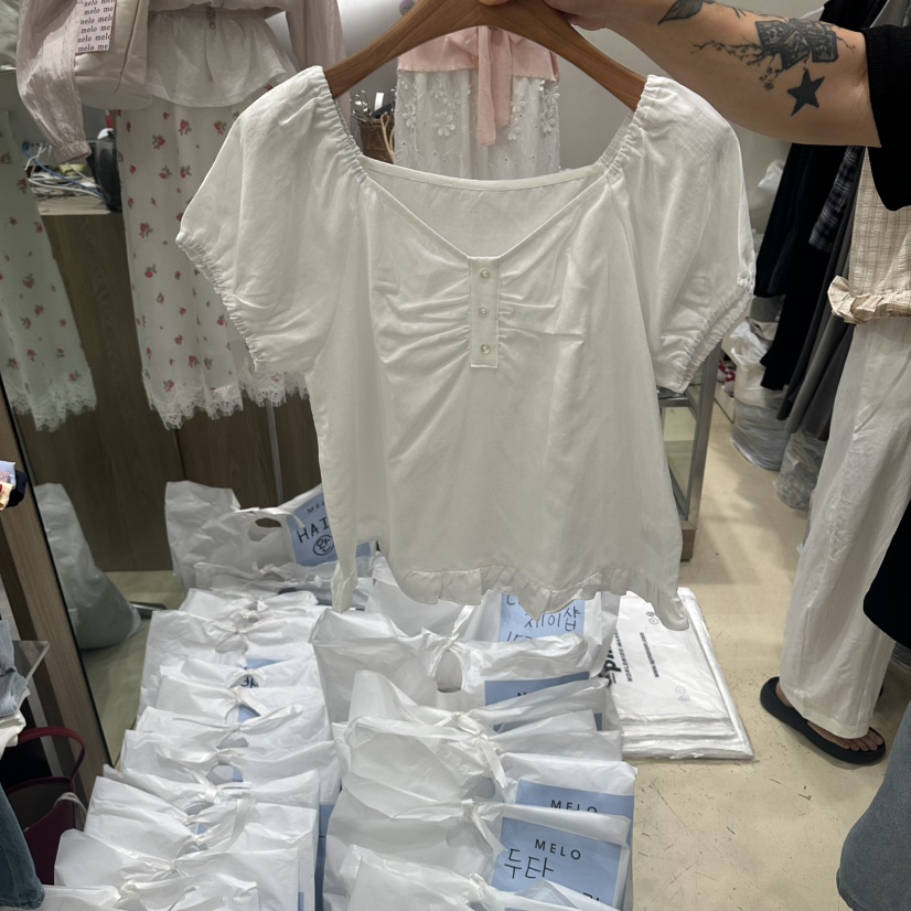 MELO韓國直郵女裝新款26夏季時尚職業推薦襯衫蕾絲衫荷葉邊MELO襯衫/蕾絲衫圖色1