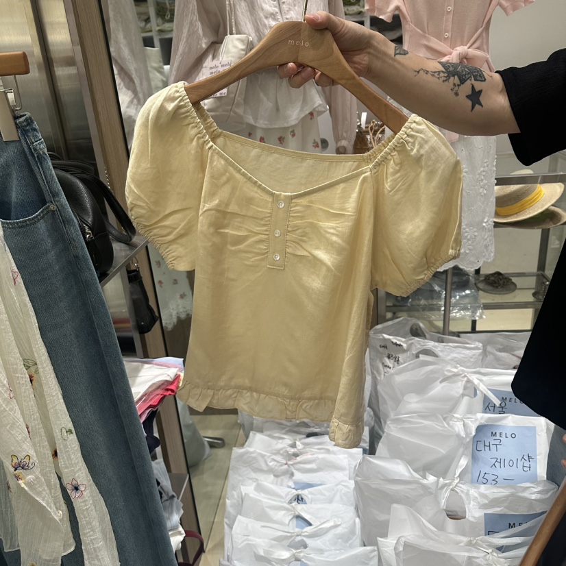 MELO韓國直郵女裝新款26夏季時尚職業推薦襯衫蕾絲衫荷葉邊MELO襯衫/蕾絲衫圖色2