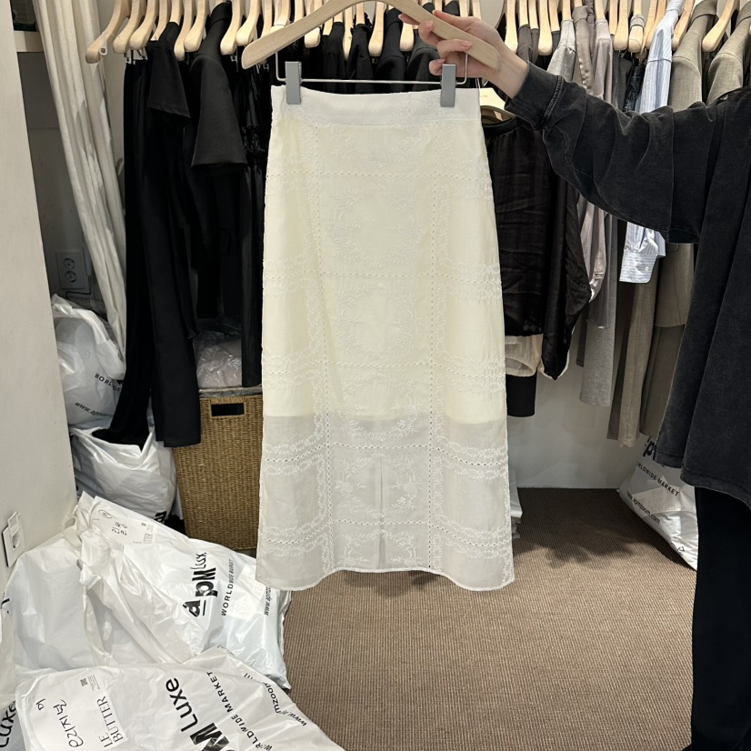 LE BUTTER韓國代購女裝新款人氣26夏季推薦休閑長裙刺繡LE BUTTER長裙圖色1