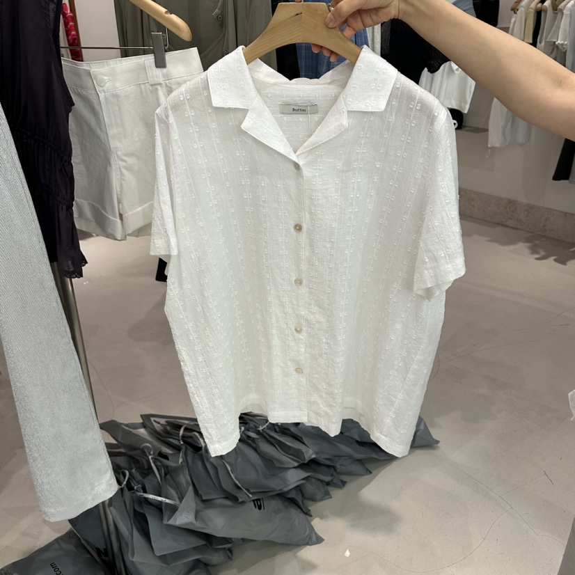 ANDMORE BUTTON韓國代購女裝新品推薦職業休閑襯衫蕾絲衫ANDMORE BUTTON襯衫/蕾絲衫圖色1