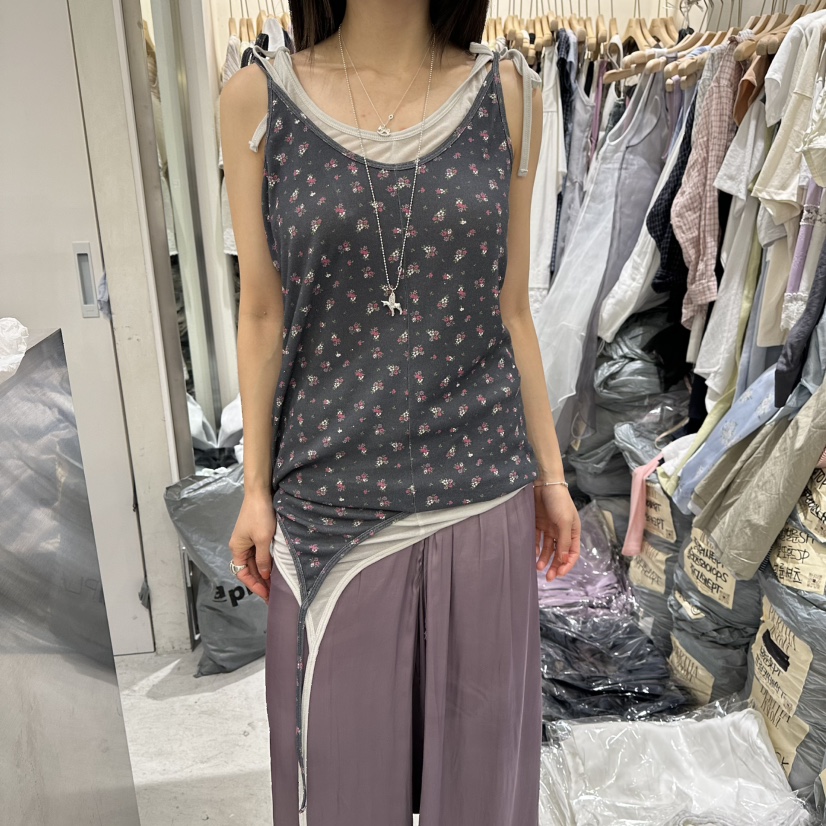 BERTHA韓國東大門代購女士新款26春夏休閑吊帶背心花朵緞BERTHA吊帶/背心圖色2