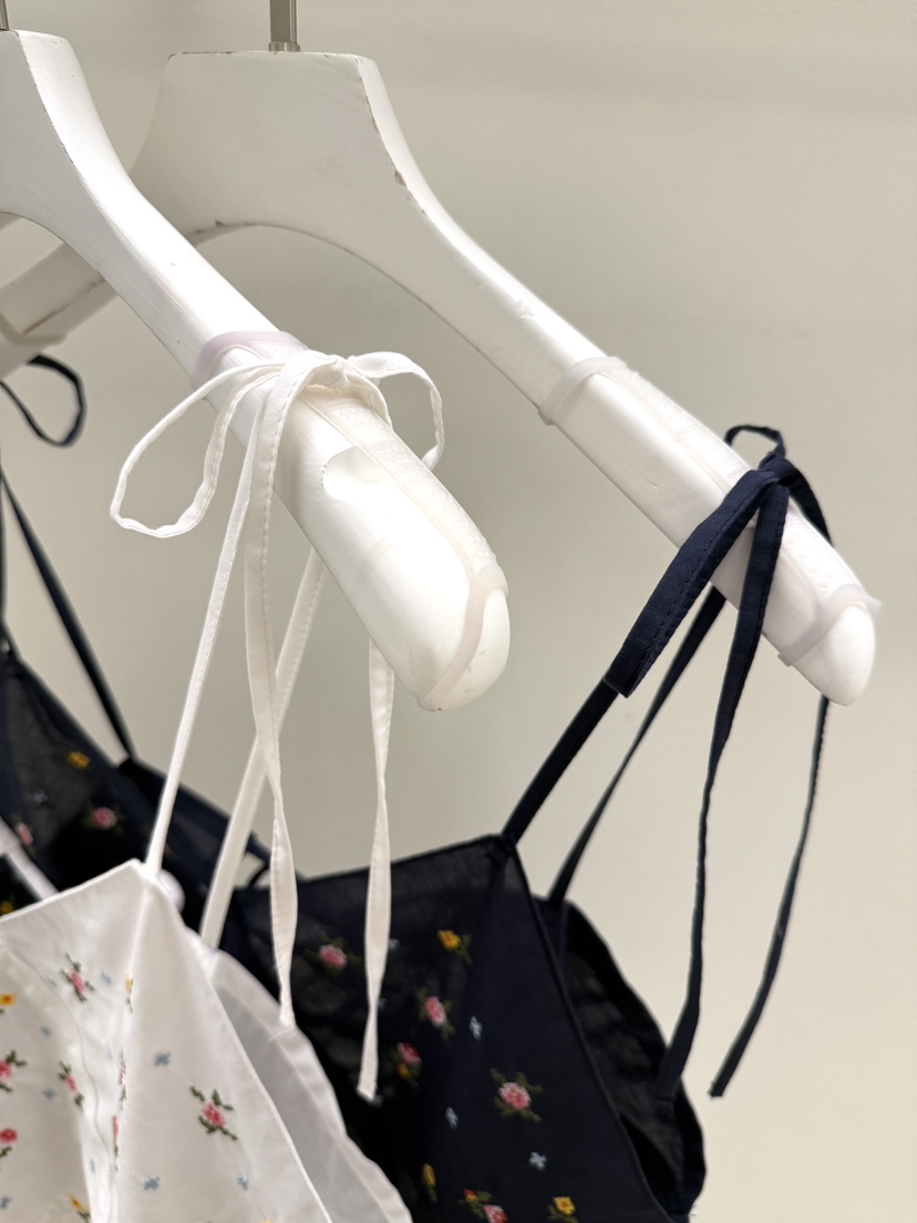 PEBBLE東大門實拍韓國女士新品時尚26夏季吊帶背心刺繡圍巾PEBBLE吊帶/背心