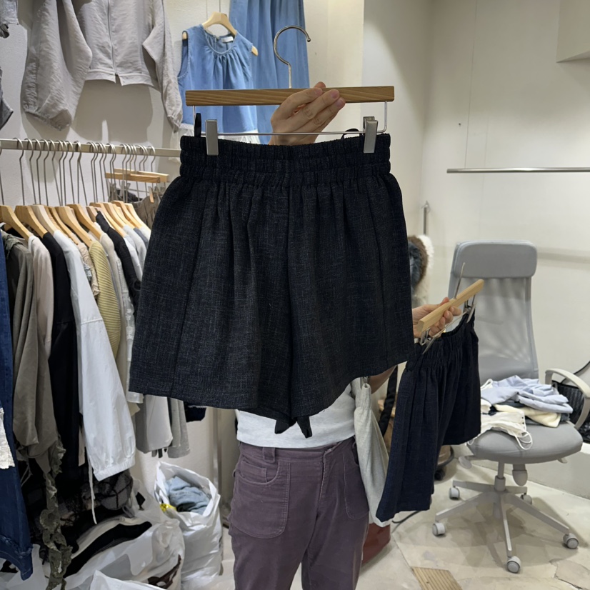 HIPTIQUE東大門實拍韓國女士新品職業熱賣時尚人氣短褲破洞HIPTIQUE短褲圖色2黑色