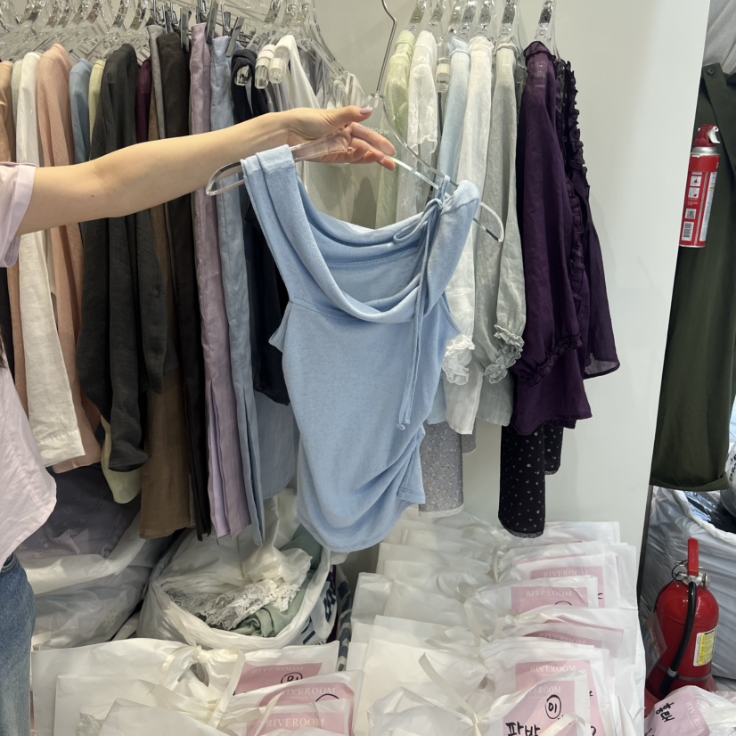 RIVEROOM韓國直郵女裝新品時尚26春夏推薦熱賣吊帶背心褶皺RIVEROOM吊帶/背心圖色1