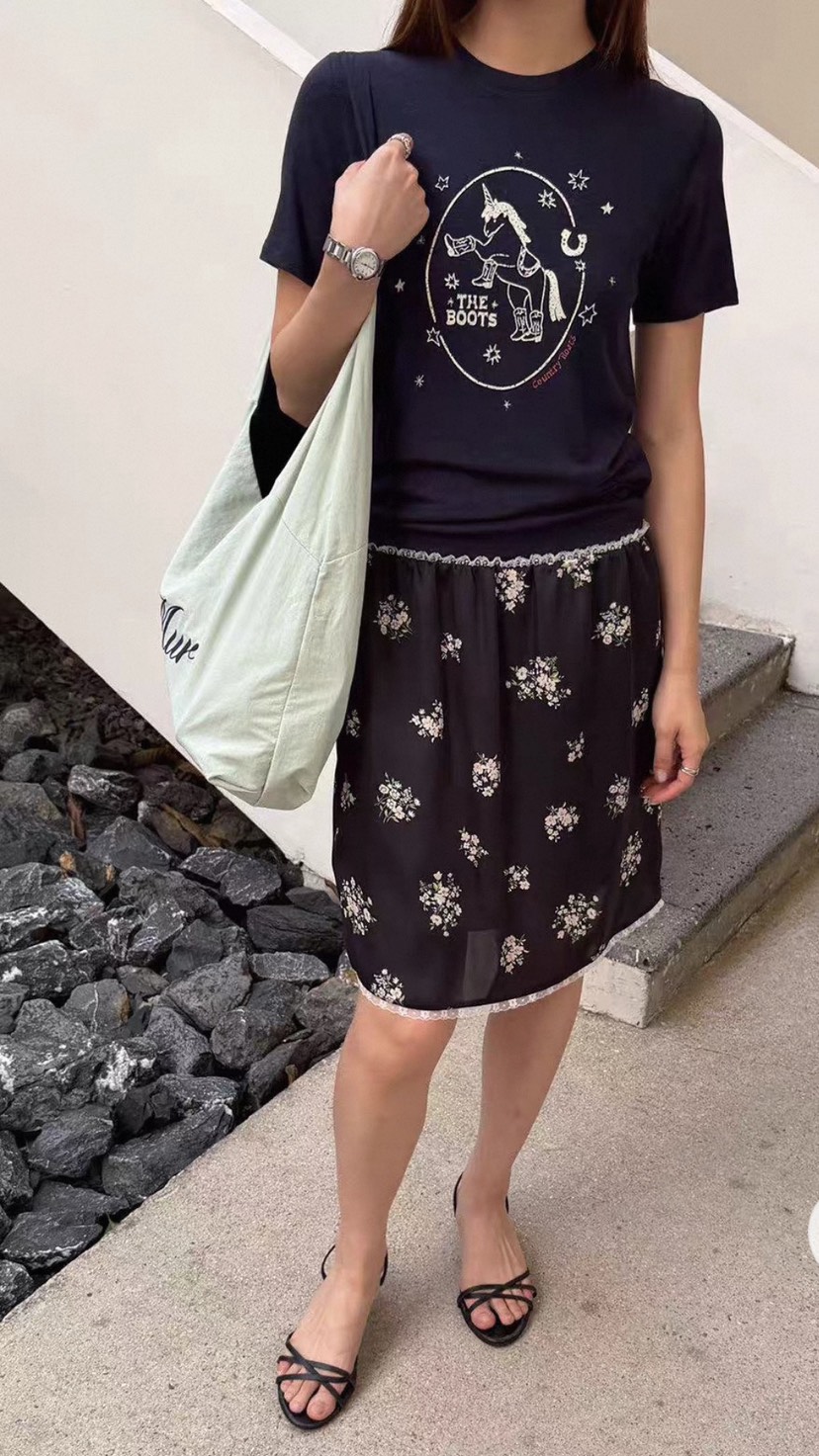 T STOR-티스토리-OT韓國代購女裝新款人氣半身裙中短裙不含腰帶小花T STOR-2件起半身裙/中短裙