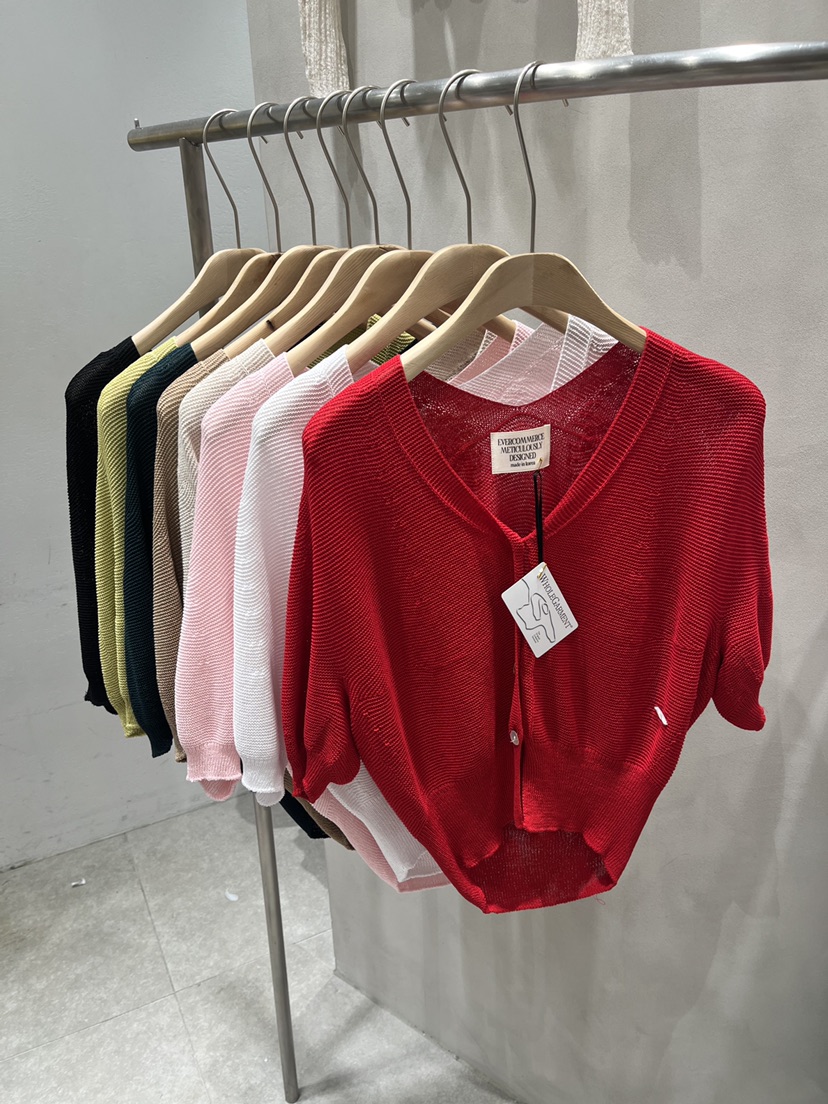 EVERCOMMERCE METICULOUSLY DESIGNED韓國直郵實拍女裝新品熱賣針織衫EVERCOMMERCE METICULOUSLY DESIGNED針織衫