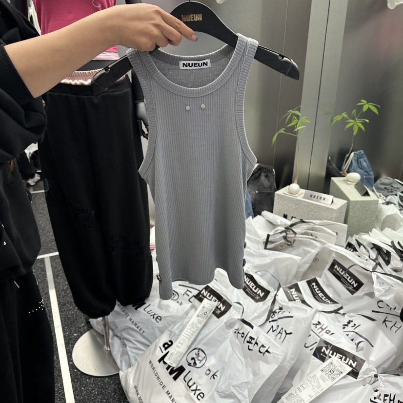 NUEUN東大門實拍韓國女裝新品26夏季職業吊帶背心紐扣背心NUEUN/SEEOT吊帶/背心圖色1