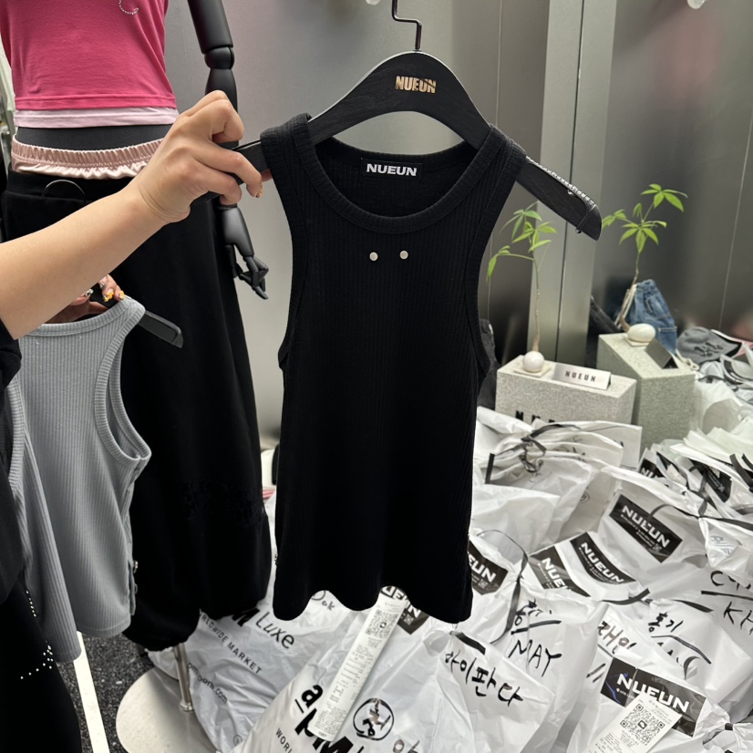 NUEUN東大門實拍韓國女裝新品26夏季職業吊帶背心紐扣背心NUEUN/SEEOT吊帶/背心圖色2
