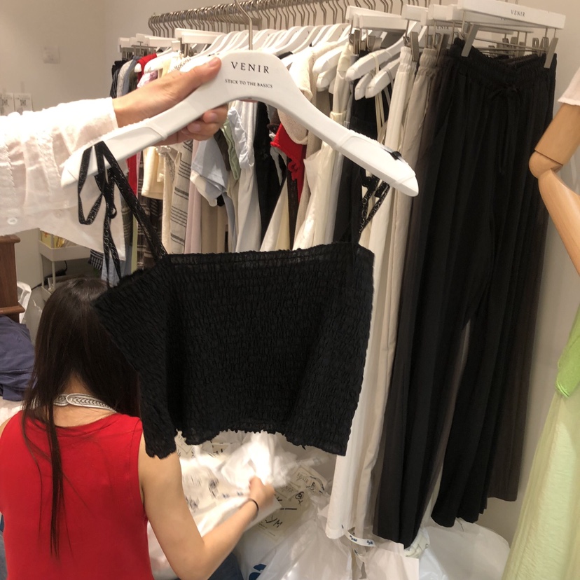 VENIR-a韓國直郵實拍女裝新品時尚推薦26夏季熱賣吊帶背心VENIR-a吊帶/背心圖色2