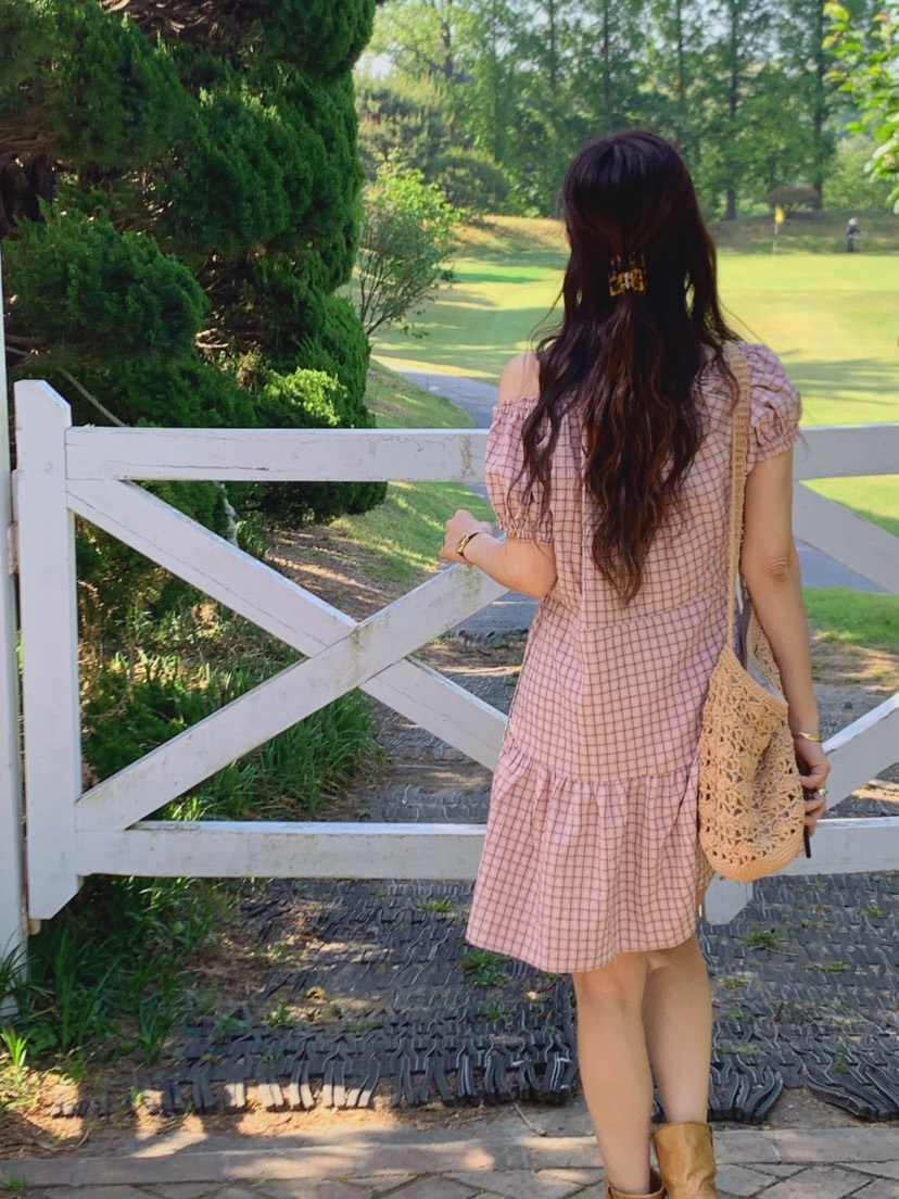 LA CREME韓國直郵實拍女士新款時尚熱賣26春夏連衣裙露肩LA CREME連衣裙