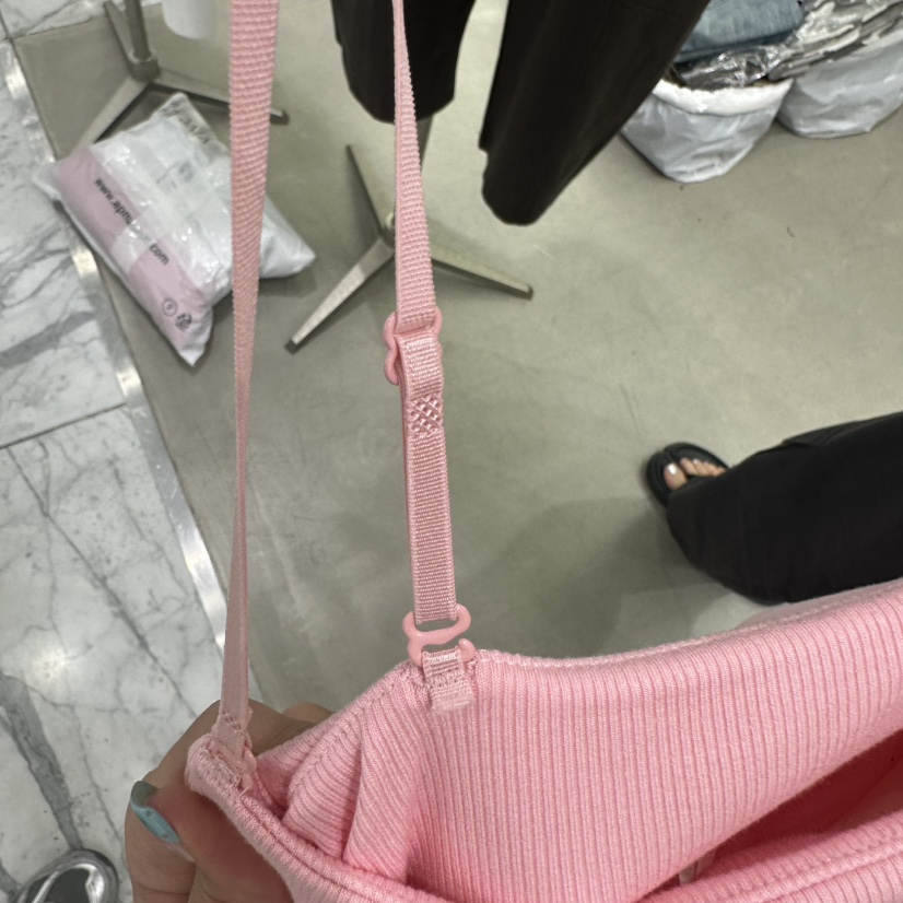 VIVEL韓國代購女裝新款休閑熱賣時尚人氣吊帶背心蕾絲褶皺VIVE L吊帶/背心